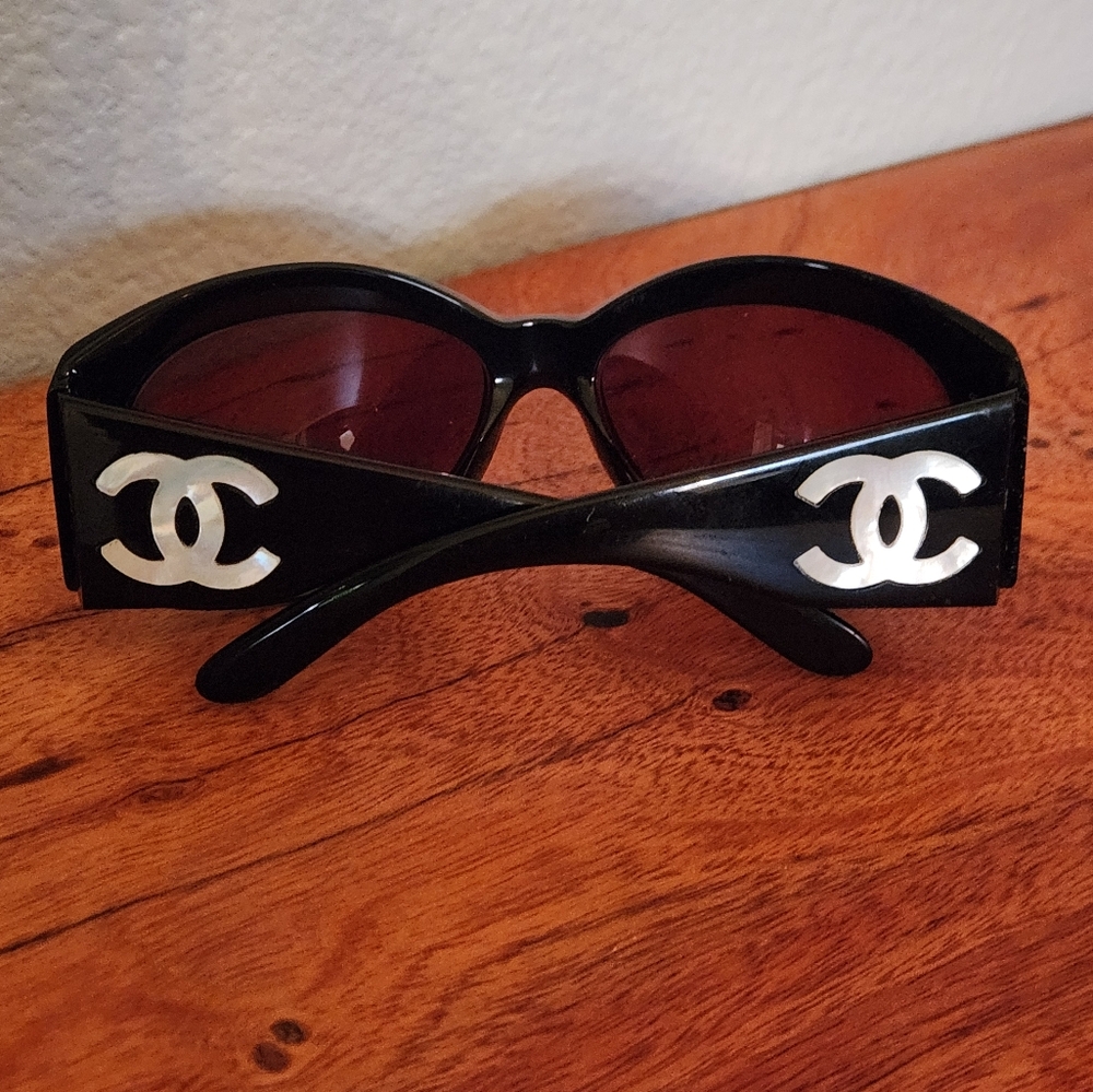 CHANEL Sunglasses